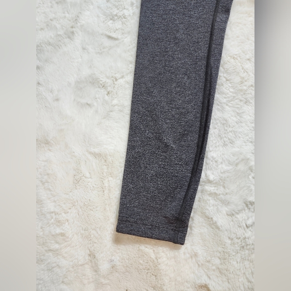 Lululemon Take A Hint 7/8 Tight *25". Size 6. - Picture 8 of 17